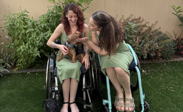 שחר זהבי ועדי שניידר, שתי חברות שסובלות מתסמונת אהלרס-דנלוס